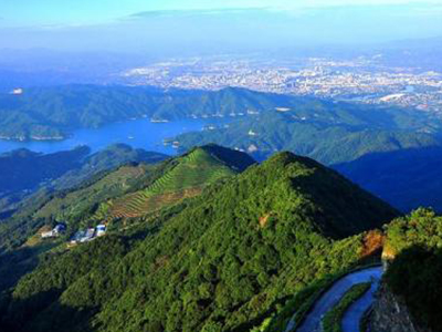 【河源、惠州】入住三百山熱泉河溫泉度假村、浸泡天然溫泉、河源匯豪國際酒店、那里花開主題公園、長津冰雪大世界、畬族風(fēng)情黃龍巖、福源果場枇杷任摘任吃、夜觀新豐江音樂噴泉三天游