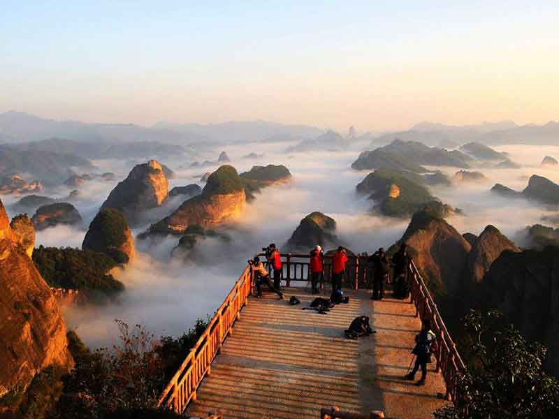 皇冠瀟湘：長(zhǎng)沙/韶山/張家界國(guó)家森林公園/袁家界/金鞭溪/天子山/云天渡玻璃橋/魅力湘西/天門(mén)山玻璃棧道 /鳳凰古城4日游